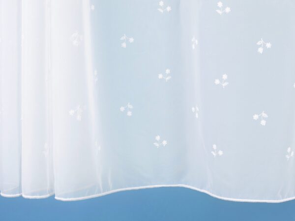 Voál bílý vyšívaný kvítek metráž značky Škodák