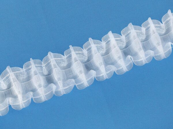 Řasící stuha uni transparentní č. 1396 – 6 cm metráž značky Škodák