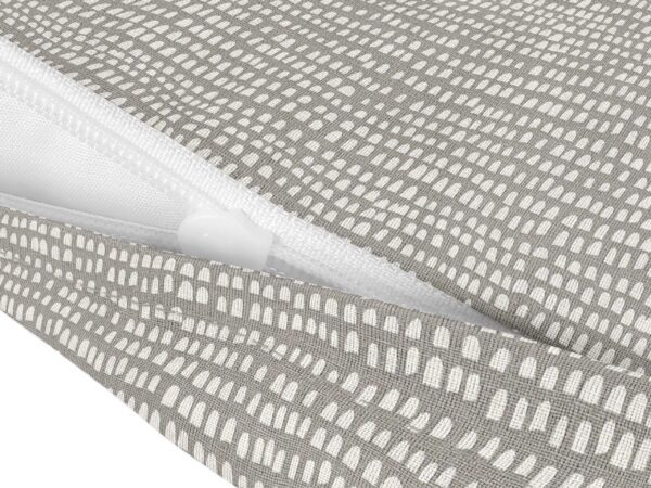 Saténový povlak na polštář bílá zrníčka na šedé značky Škodák