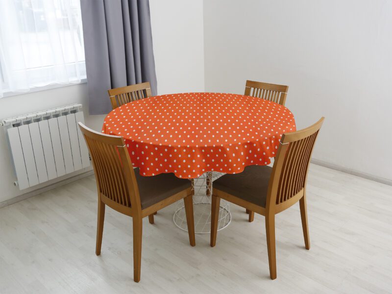 Kulatý ubrus Loneta puntíky na oranžové značky Škodák