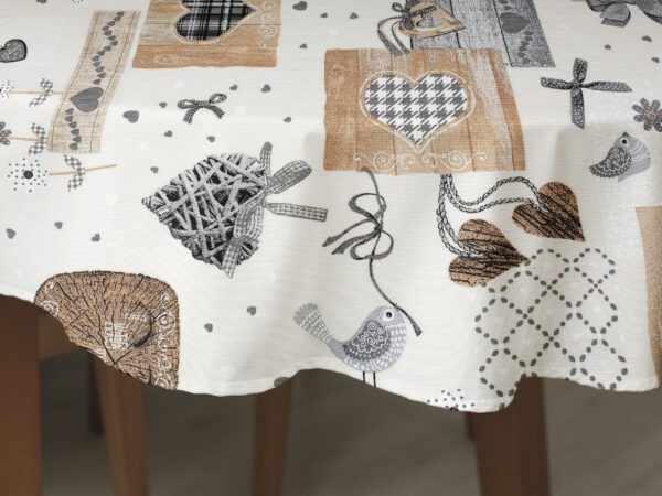 Oválný ubrus Loneta béžová srdíčka patchwork značky Škodák