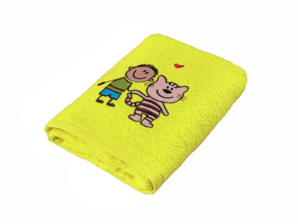 Dětský ručník s výšivkou žlutý do školky značky Škodák