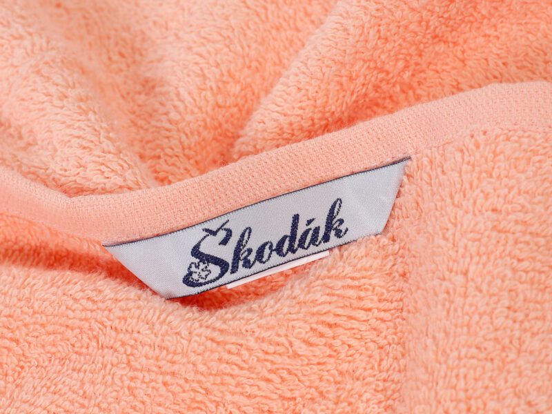 Dětské ručníky s motýlky světle lososové do školky značky Škodák