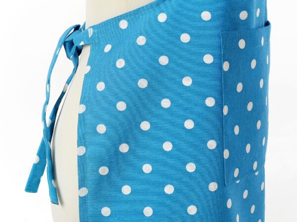 Kuchyňská zástěra Loneta puntíky na světle modré značky Škodák