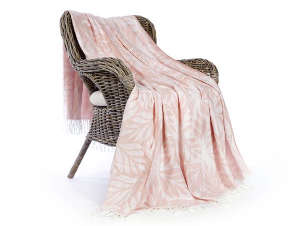 Akrylová deka Melisa růžová lístky značky Škodák