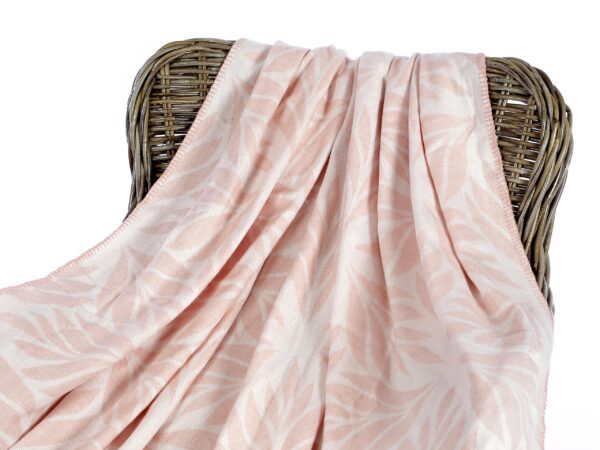 Akrylová deka Melisa růžová lístky značky Škodák