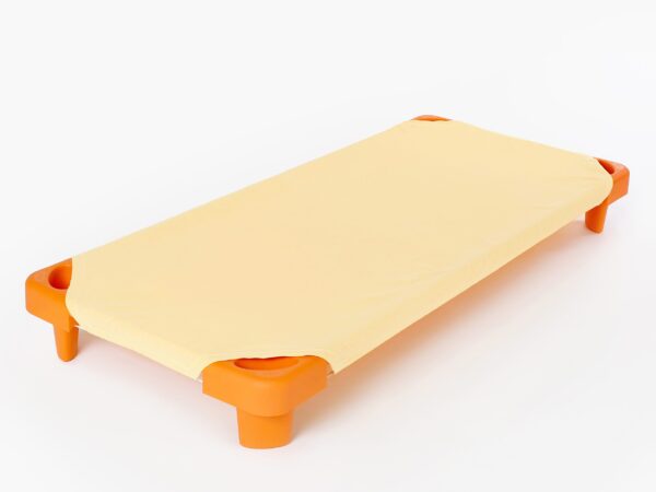 Froté napínací prostěradlo na lehátko smetanové pro školky značky Škodák