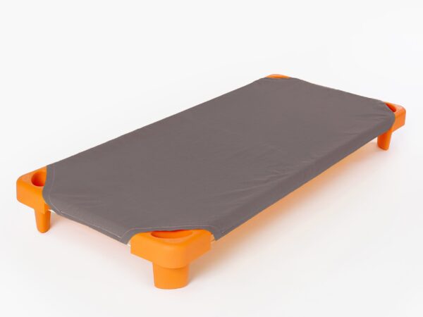 Froté napínací prostěradlo na lehátko tmavě šedé pro školky značky Škodák