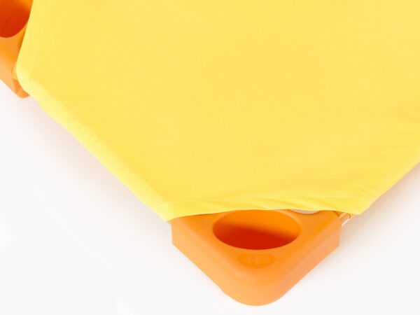 Froté napínací prostěradlo na lehátko žluté pro školky značky Škodák