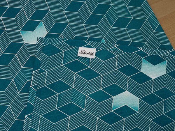 Bavlněný běhoun 3D čtverce na petrolejové značky Škodák
