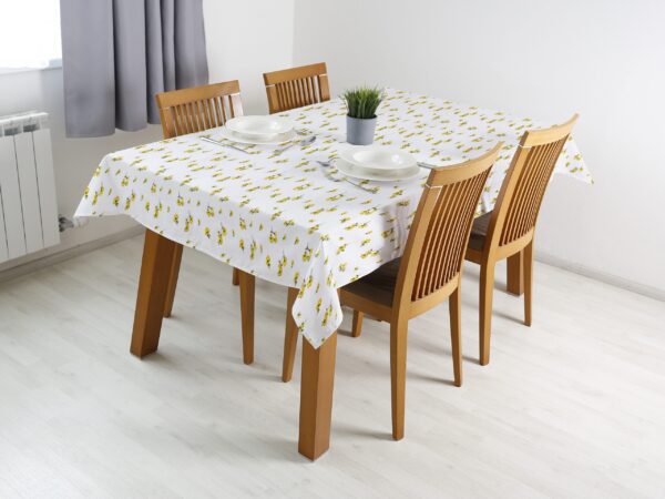 Hranatý bavlněný ubrus žluté květy na bílé značky Škodák