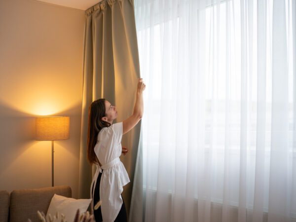 Zatemňovací závěs Blackout hedvábně šedý