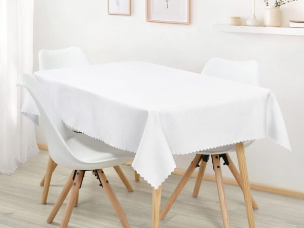 Hranatý teflonový ubrus puntík bílý značky Škodák