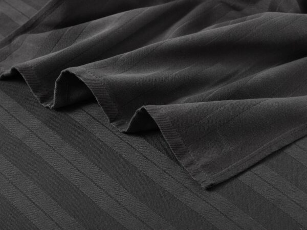 Keprová utěrka tm. šedé pruhy na antracitové 50x70 cm značky Škodák