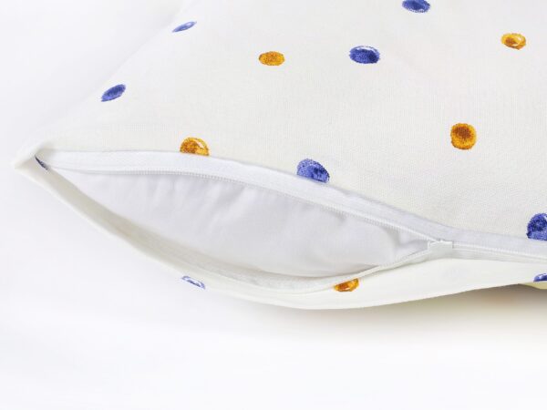 Povlak na polštář Mestral modré puntíky na bílé značky Škodák