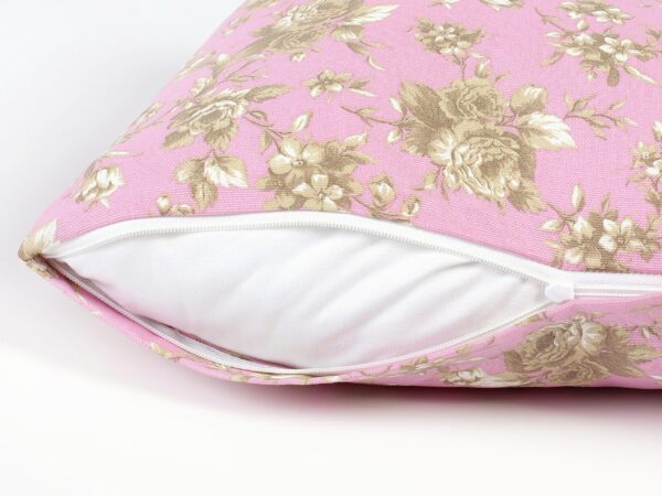 Povlak na polštář Mestral hnědé květy na růžové značky Škodák