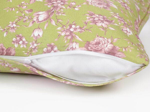 Povlak na polštář Mestral hnědé květy na zelené značky Škodák