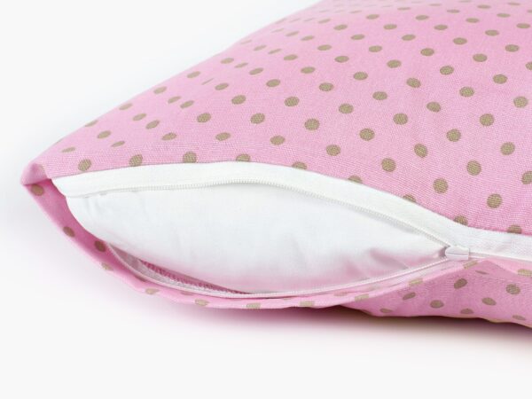 Povlak na polštář Mestral hnědé puntíky na růžové značky Škodák