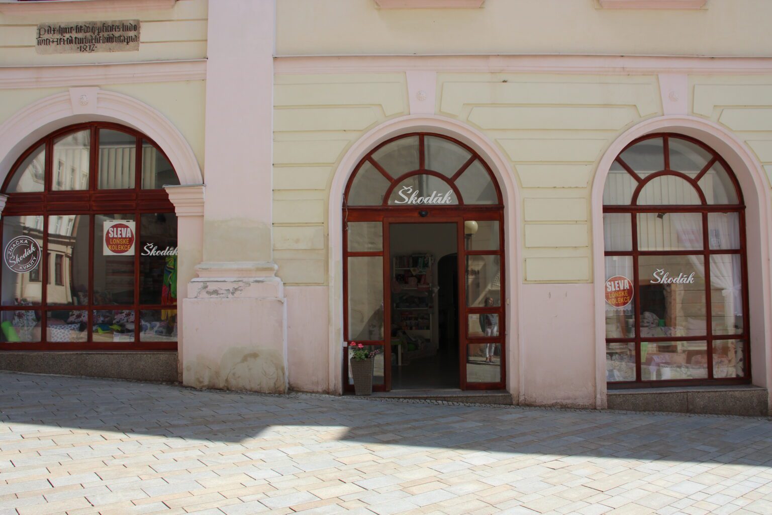 Kamenná prodejna Bytový Textil Škodák Znojmo.