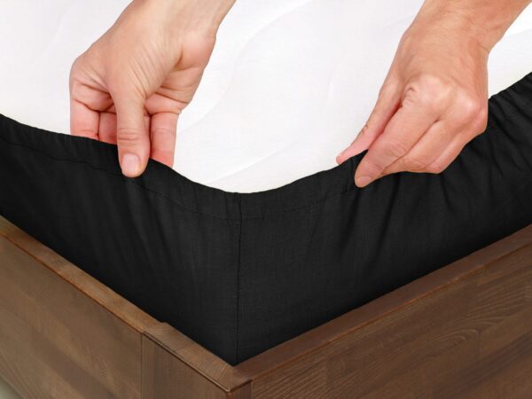 Hotelové napínací prostěradlo Solid černé bavlněné značky Škodák