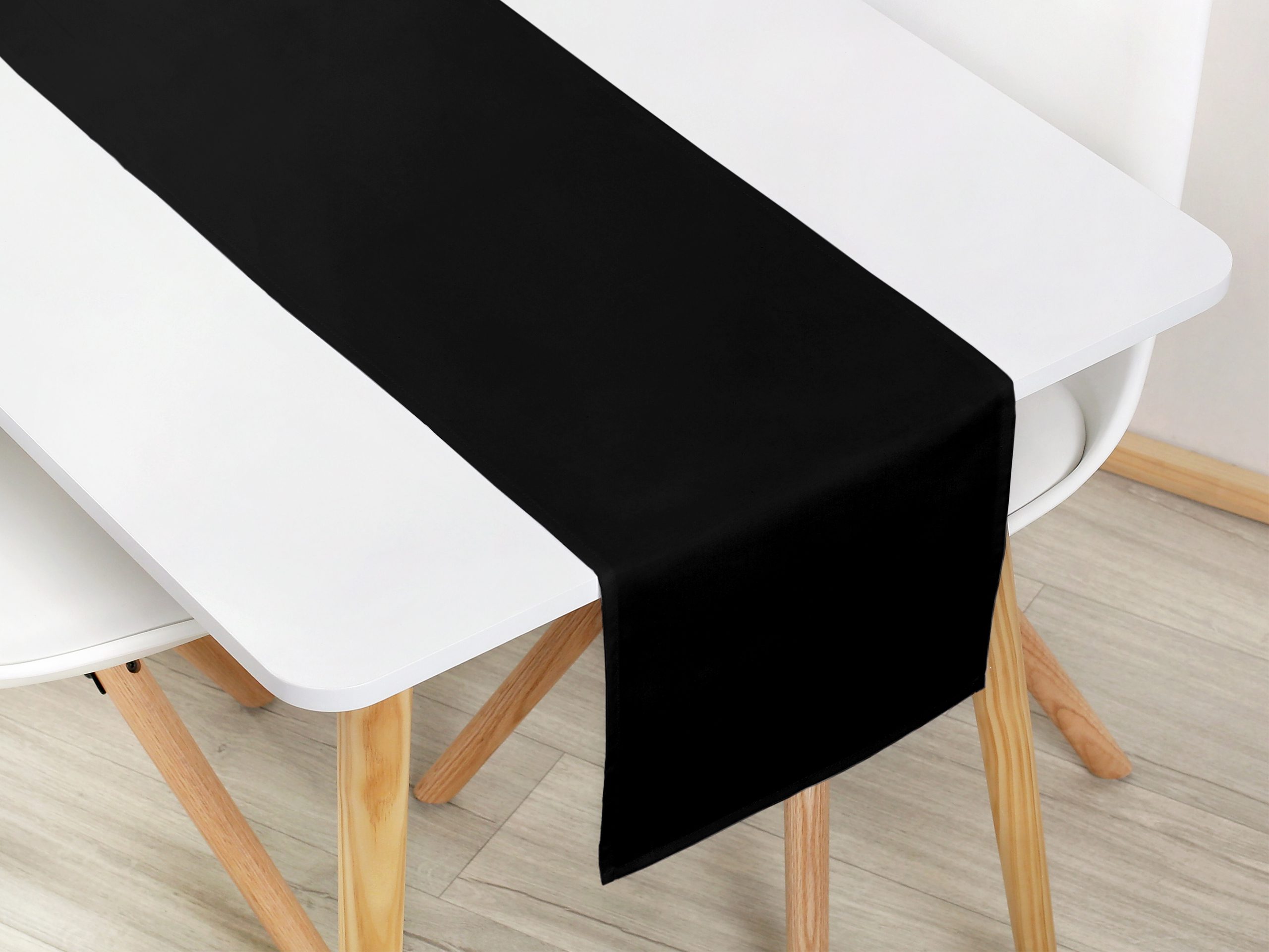 Bavlněný běhoun černý značky Škodák