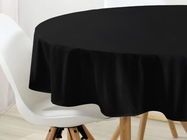 Bavlněný kulatý ubrus černý značky Škodák.