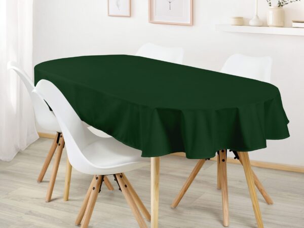 Bavlněný oválný ubrus tmavě zelený značky Škodák.