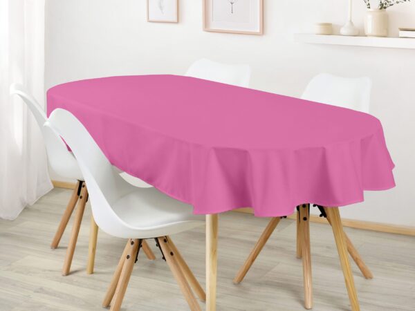 Bavlněný oválný ubrus růžový značky Škodák.