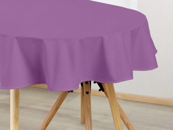 Bavlněný oválný ubrus světle fialový značky Škodák.