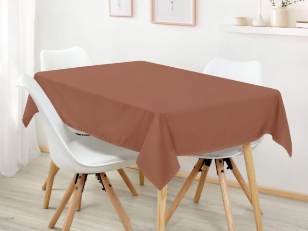 Bavlněný hranatý ubrus světle hnědý značky Škodák.