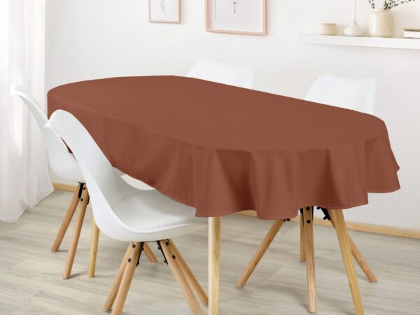 Bavlněný oválný ubrus světle hnědý značky Škodák.