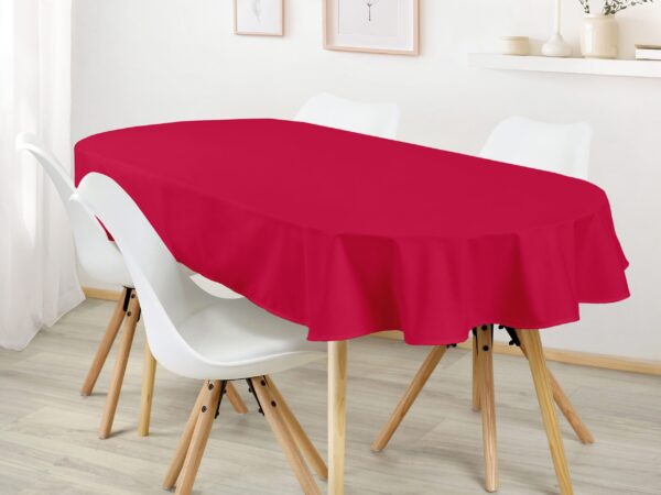 Oválný bavlněný ubrus malinový značky Škodák