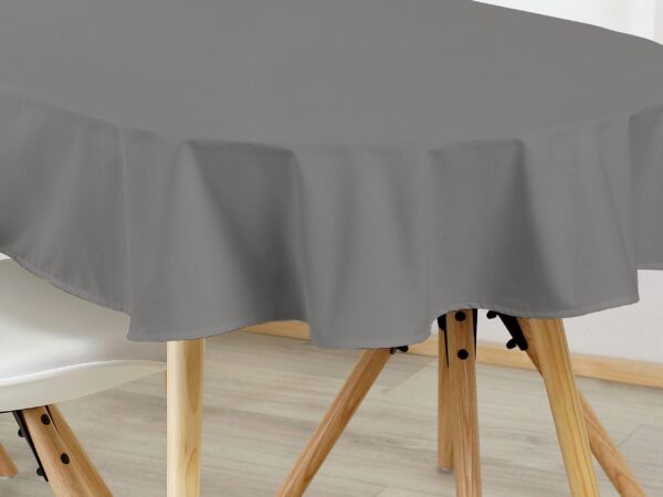 Bavlněný oválný ubrus šedý značky Škodák.