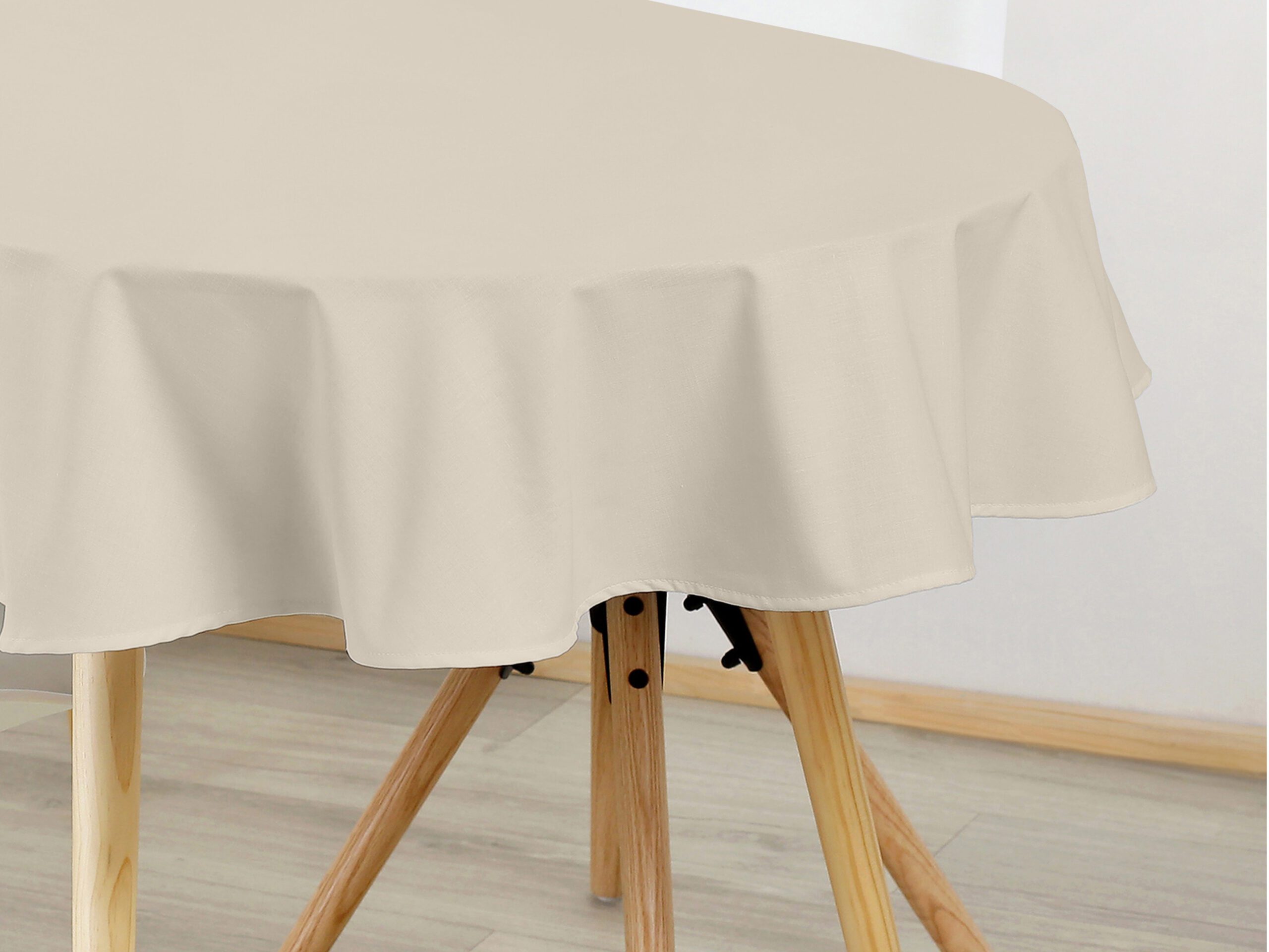 Bavlněný oválný ubrus režný značky Škodák.