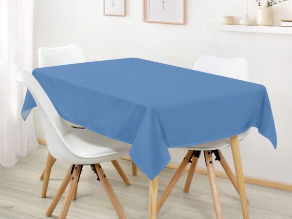 Bavlněný hranatý ubrus modrý značky Škodák.