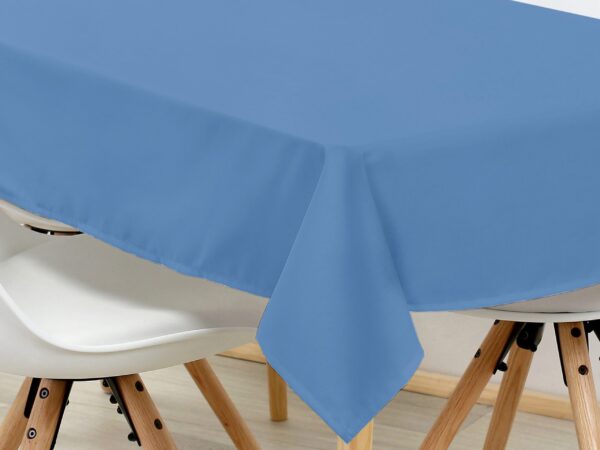 Bavlněný hranatý ubrus modrý značky Škodák.