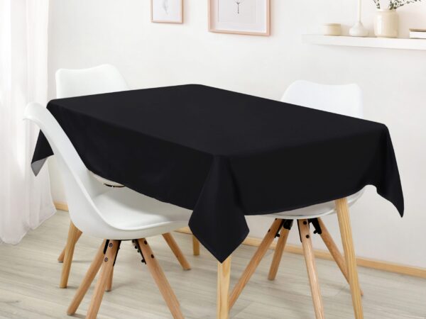 Bavlněný hranatý ubrus antracitový značky Škodák.