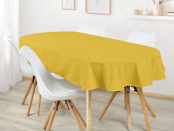 Bavlněný oválný ubrus medový značky Škodák.