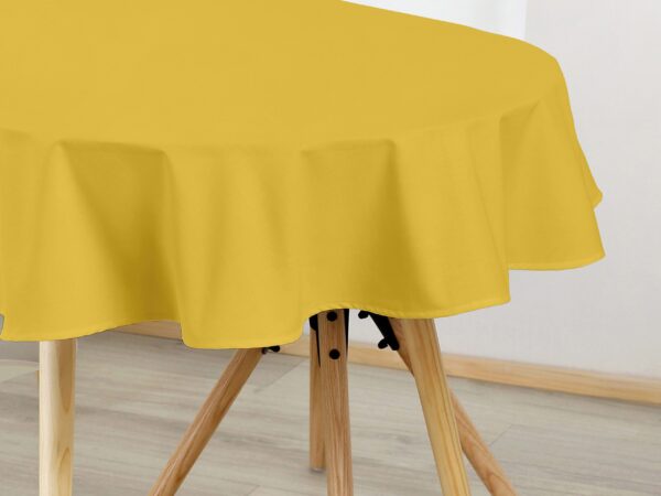 Bavlněný oválný ubrus medový značky Škodák.