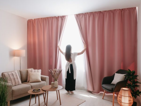 Zatemňovací závěs Blackout starorůžový značky Škodák.