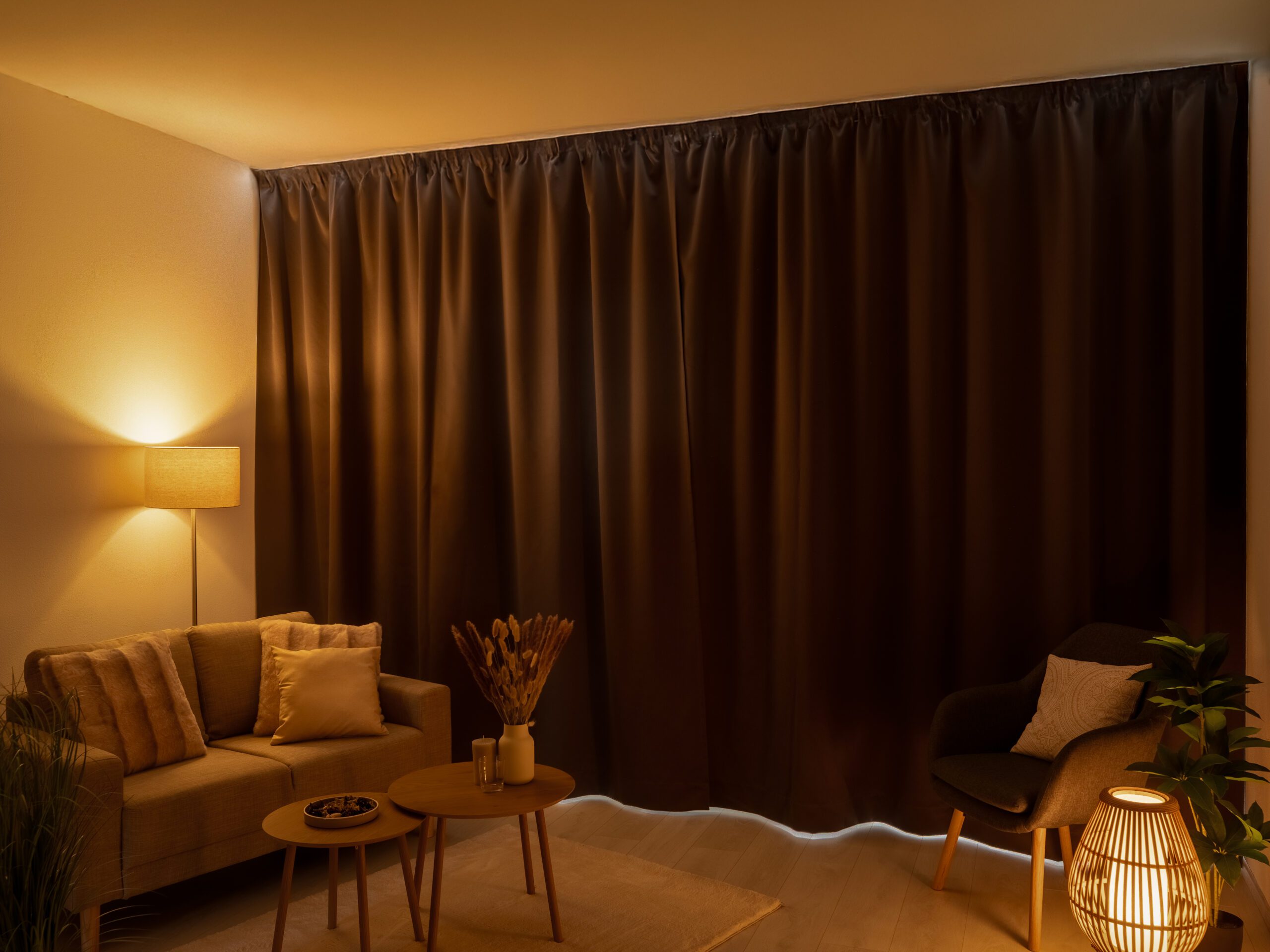 Zatemňovací závěs Blackout tmavě šedý značky Škodák.