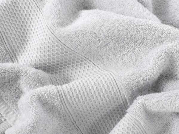 Bambusový ručník / osuška Baroko - světle šedá značky Škodák