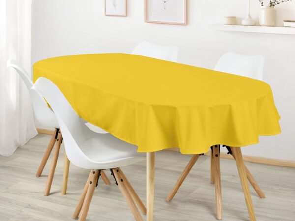 Bavlněný oválný ubrus žlutý značky Škodák.