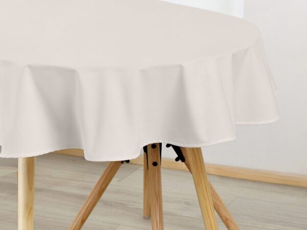 Bavlněný oválný ubrus slonová kost značky Škodák.