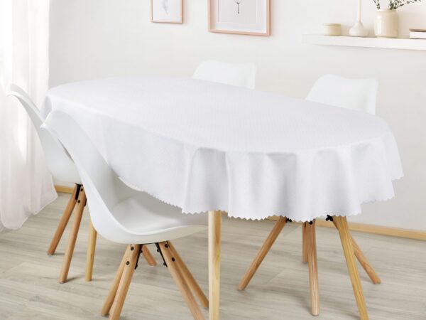 Oválný teflonový ubrus nopky na bílé značky Škodák