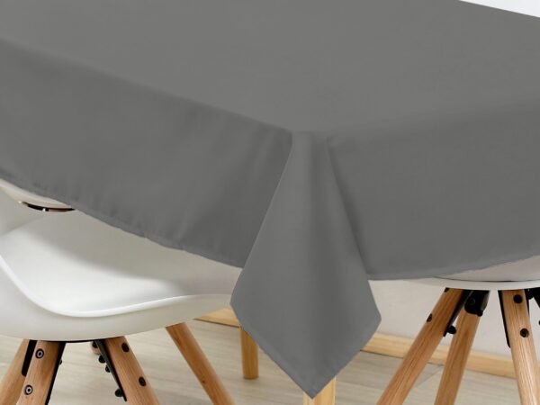 Bavlněný hranatý ubrus kouřově šedý značky Škodák.