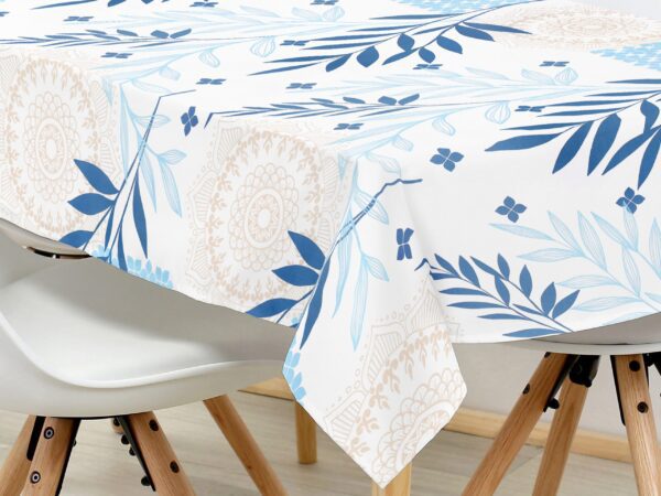 Hranatý bavlněný ubrus modré listy s mandalou značky Škodák