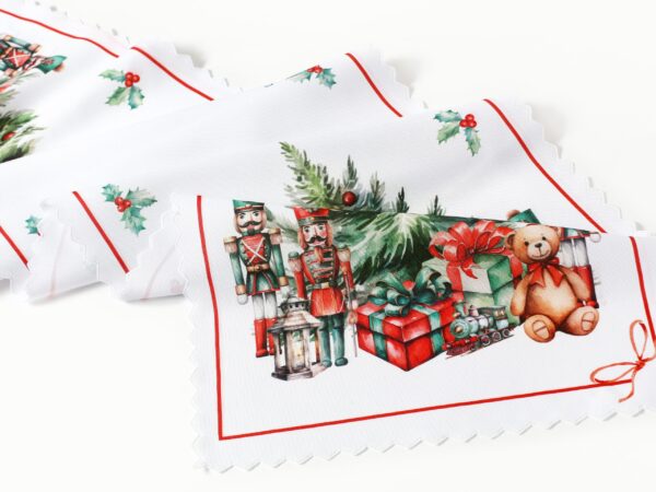 Teflonový běhoun stromeček s dárečky značky Škodák