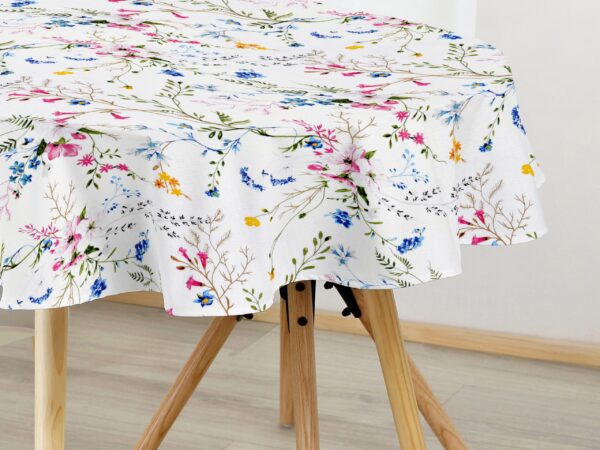 Oválný bavlněný ubrus malované luční kvítí značky Škodák