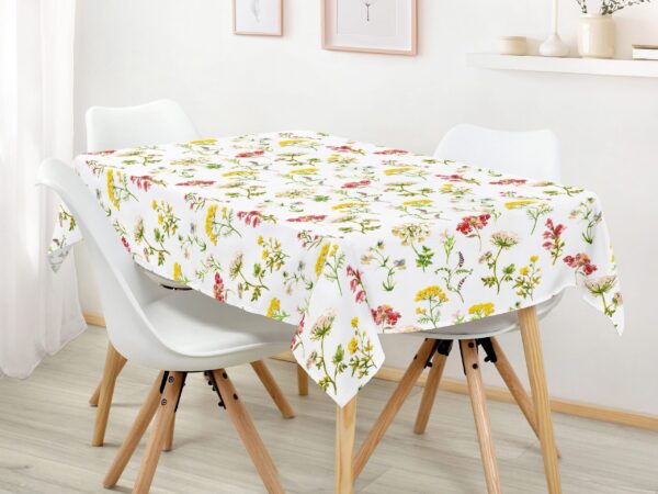 Hranatý bavlněný ubrus kvetoucí jaro značky Škodák